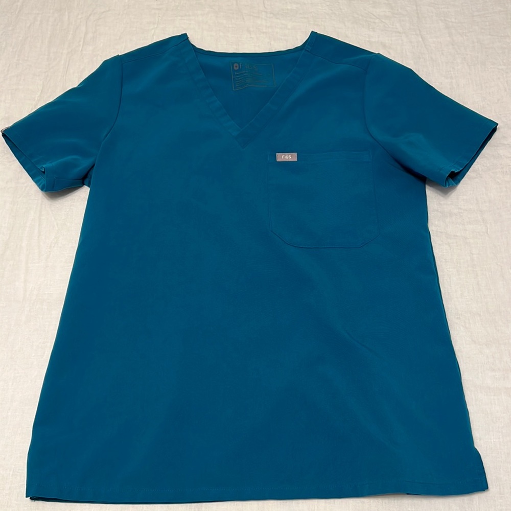 FIGS Catarina One-Pocket Scrub Top in Pacific Blue